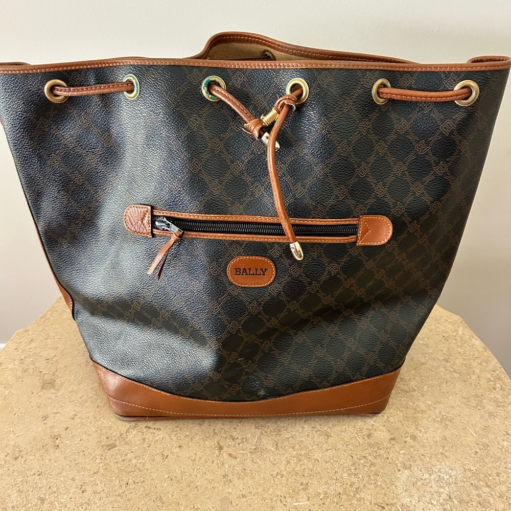 Bally Beige Leather Tote with Gold Plaque